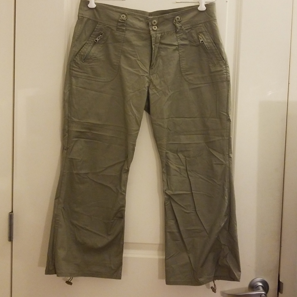 Pretty Girl- Capri pants